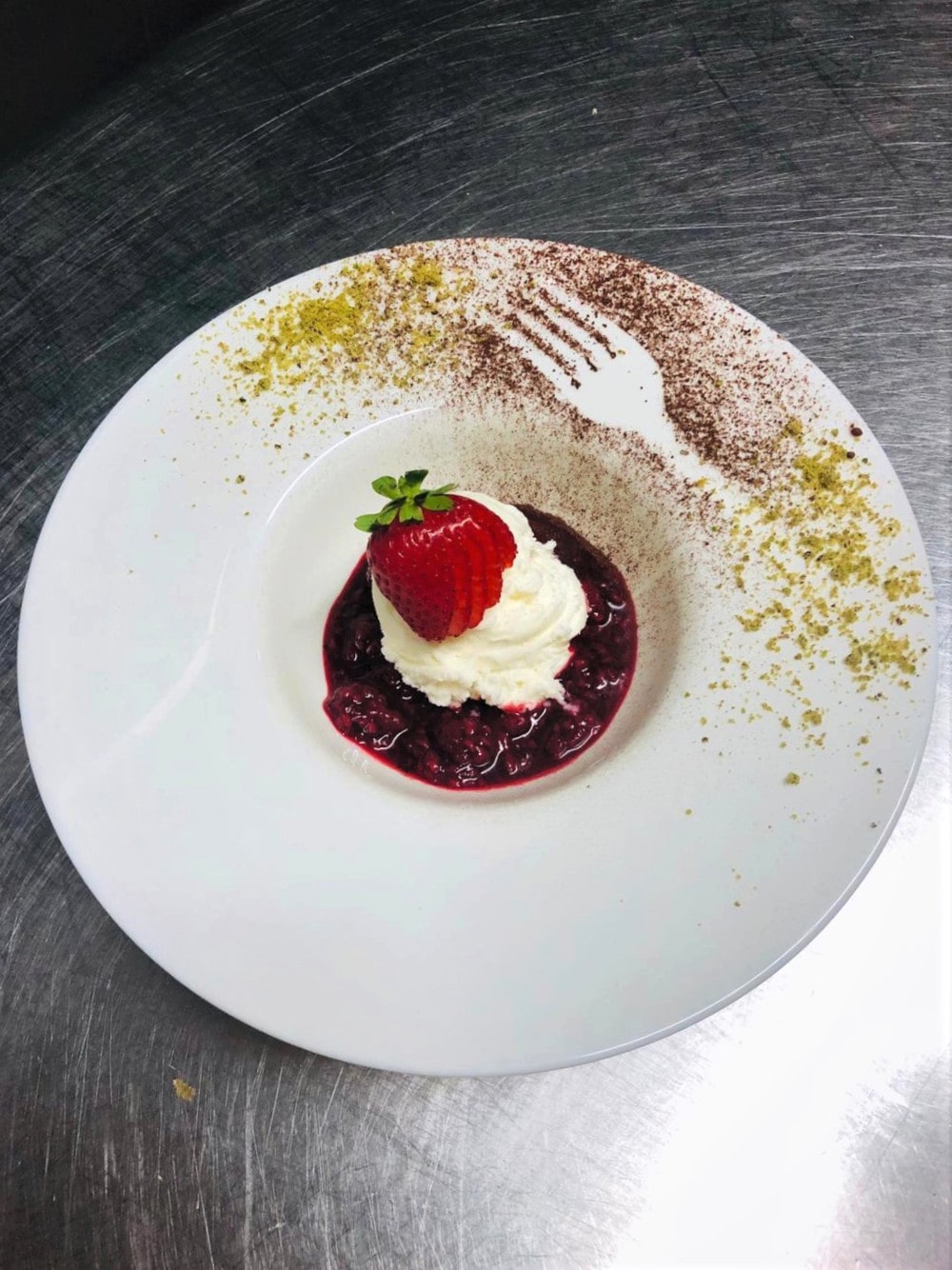 Semifreddo di vaniglia con lamponi glassati. Dolci e semifreddi Ristorante Trevisani a Bassano